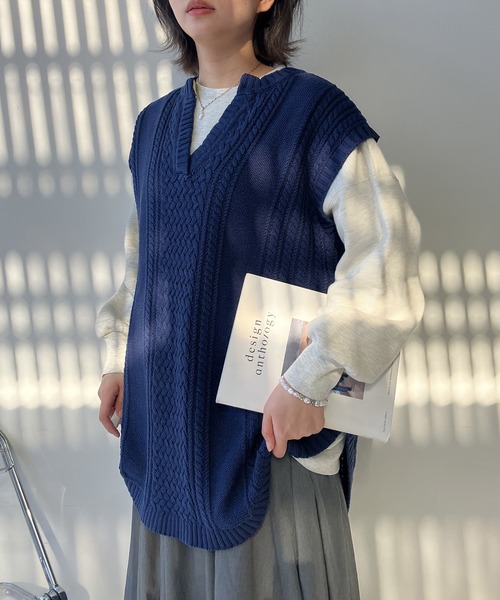 AS KNOW AS plus(アズノゥアズプラス)の「◇裾まるケーブル編みチュニックベスト(ベスト・レディース・ベージュ/ネイビー/ブラウン/グリーン/ネイビー系/ブラウン系/レッド系/ベージュ系/グリーン系1/ベージュ系1/ネイビー系1/アイボリー系1/ブラック系2/カーキ系2/ベージュ系2・FREE)」の15枚目の写真