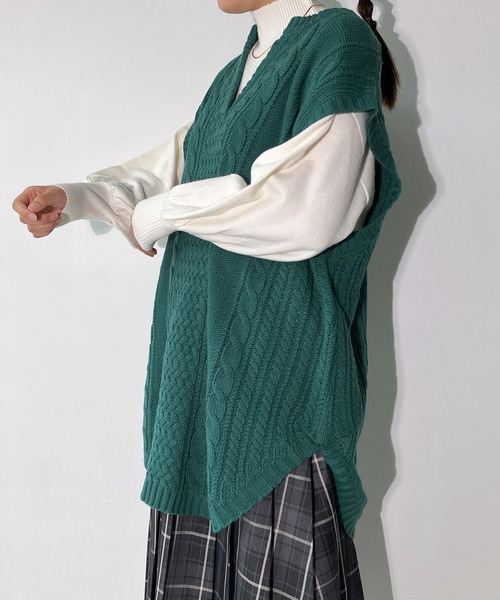 AS KNOW AS plus(アズノゥアズプラス)の「◇裾まるケーブル編みチュニックベスト(ベスト・レディース・ベージュ/ネイビー/ブラウン/グリーン/ネイビー系/ブラウン系/レッド系/ベージュ系/グリーン系1/ベージュ系1/ネイビー系1/アイボリー系1/ブラック系2/カーキ系2/ベージュ系2・FREE)」の10枚目の写真