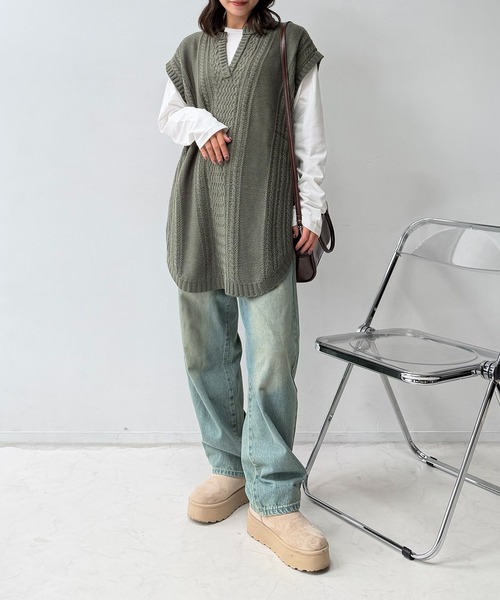 AS KNOW AS plus(アズノゥアズプラス)の「◇裾まるケーブル編みチュニックベスト(ベスト・レディース・ベージュ/ネイビー/ブラウン/グリーン/ネイビー系/ブラウン系/レッド系/ベージュ系/グリーン系1/ベージュ系1/ネイビー系1/アイボリー系1/ブラック系2/カーキ系2/ベージュ系2・FREE)」の22枚目の写真
