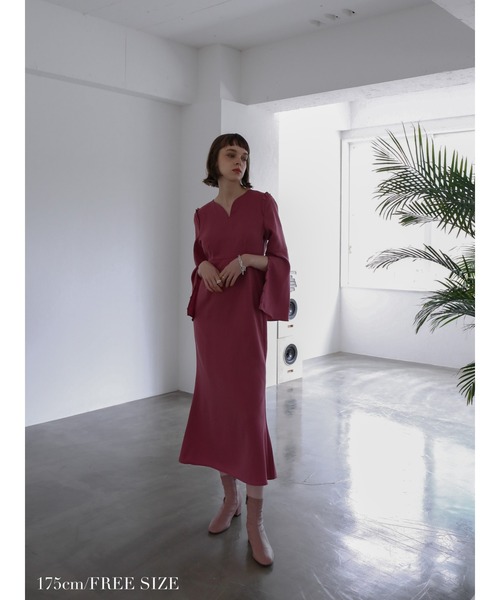 Katrin TOKYO（カトリーントーキョー）の「frill detail bell sleeve slit onepiece（ワンピース・レディース・ローズ・S-Short）」の2枚目の写真