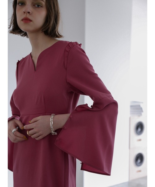 Katrin TOKYO（カトリーントーキョー）の「frill detail bell sleeve slit onepiece（ワンピース・レディース・ローズ・S-Short）」の3枚目の写真