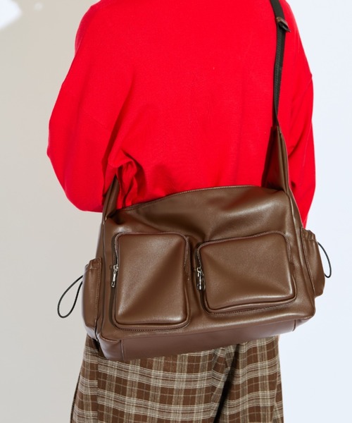 Lui's（ルイス）の「【Neucon/ニューコン】 スクエアマルチポケットシンセティックレザーショルダーバッグ（ショルダーバッグ・メンズ・ブラウン/ブラック・FREE）」の9枚目の写真