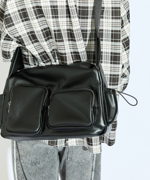 Lui's（ルイス）の「【Neucon/ニューコン】 スクエアマルチポケットシンセティックレザーショルダーバッグ（ショルダーバッグ・メンズ・ブラウン/ブラック・FREE）」の7枚目の写真