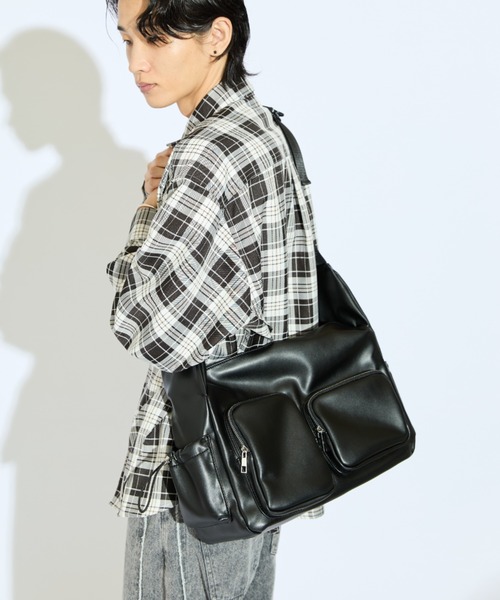 Lui's（ルイス）の「【Neucon/ニューコン】 スクエアマルチポケットシンセティックレザーショルダーバッグ（ショルダーバッグ・メンズ・ブラウン/ブラック・FREE）」の6枚目の写真