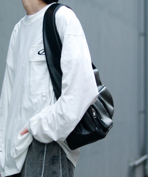 Lui's（ルイス）の「【Neucon/ニューコン】 スクエアマルチポケットシンセティックレザーショルダーバッグ（ショルダーバッグ・メンズ・ブラウン/ブラック・FREE）」の13枚目の写真