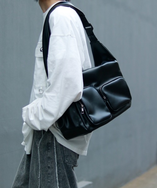 Lui's（ルイス）の「【Neucon/ニューコン】 スクエアマルチポケットシンセティックレザーショルダーバッグ（ショルダーバッグ・メンズ・ブラウン/ブラック・FREE）」の12枚目の写真