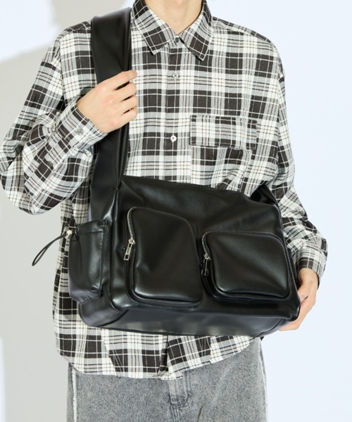 Lui's（ルイス）の「【Neucon/ニューコン】 スクエアマルチポケットシンセティックレザーショルダーバッグ（ショルダーバッグ・メンズ・ブラウン/ブラック・FREE）」の17枚目の写真