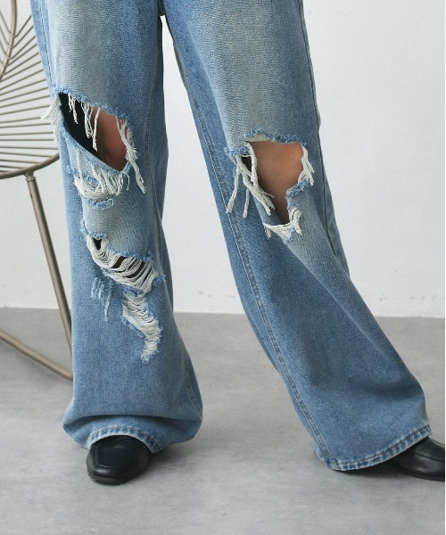 ad thie(アドティエ)の「ヴィンテージライク ダメージデニム(デニムパンツ・レディース・ブルー・SMALL/MEDIUM)」の2枚目の写真