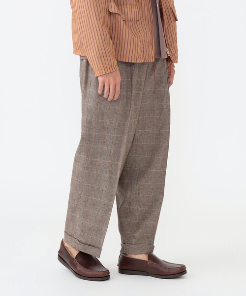BEAMS PLUS（ビームスプラス）の「グレンチェック リネン 2P トラウザーズ（スラックス・メンズ・ブラウン・LARGE/MEDIUM/SMALL）」の17枚目の写真