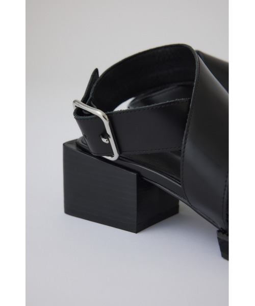 RIM.ARK（リムアーク）の「Wing tip sandal ウィングチップサンダル（サンダル・レディース・ブラック・39/38/37/36）」の8枚目の写真