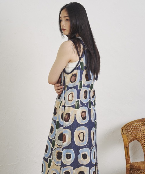 ROSE BUD(ローズバッド)の「ART PRINT LONG DRESS(ワンピース・レディース・ベージュ/ブルー/ブラック・ONE SIZE)」の5枚目の写真