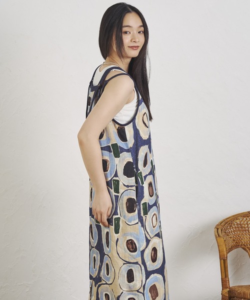 ROSE BUD(ローズバッド)の「ART PRINT LONG DRESS(ワンピース・レディース・ベージュ/ブルー/ブラック・ONE SIZE)」の4枚目の写真