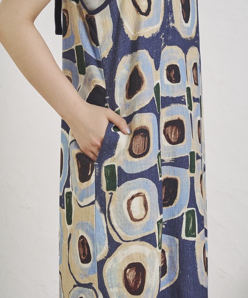 ROSE BUD(ローズバッド)の「ART PRINT LONG DRESS(ワンピース・レディース・ベージュ/ブルー/ブラック・ONE SIZE)」の6枚目の写真