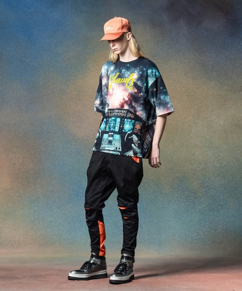 glamb(グラム)の「Cosmic Print T-Shirt / コズミックプリントTシャツ(Tシャツ/カットソー・メンズ・ブラック・S/M/L)」の5枚目の写真