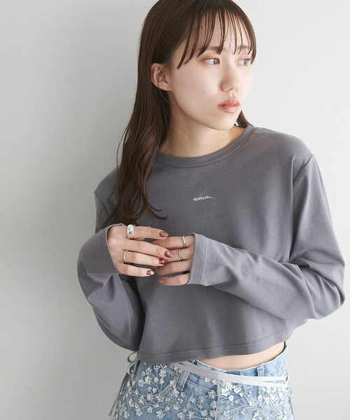 DISCOAT(ディスコート)の「【umm.】刺繍ロゴショート丈ロンT(Tシャツ/カットソー・レディース・グレー/オフホワイト・FREE)」の2枚目の写真