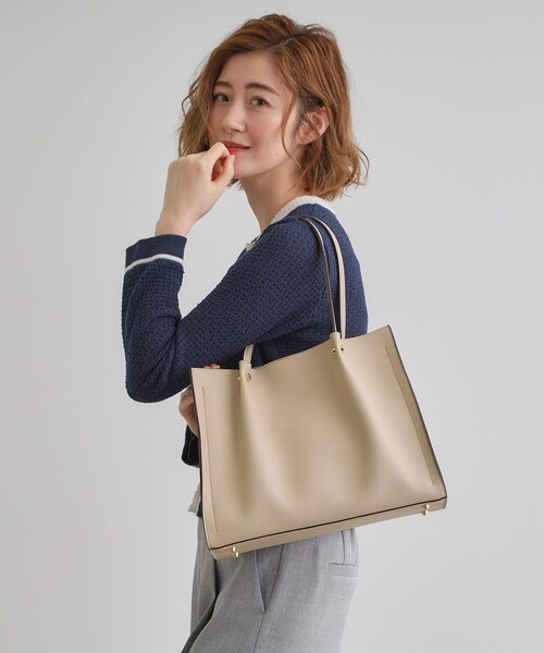 grove(グローブ)の「【雑誌掲載】タックハンドルスクエア2WAYトート(トートバッグ・レディース・ライトイエロー系/ライトグレー/ブラック/ベージュ・00)」の5枚目の写真