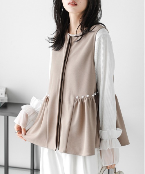 La-gemme（ラジェム）の「パールペプラムジレ（ベスト・レディース・ブラック/ベージュ・フリー）」の4枚目の写真