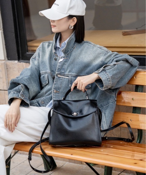 NiiNa(ニーナ)の「【 NiiNa / ニーナ 】高品質牛革 2way クラシック スクエアフォルム レザーリュック(バックパック/リュック・レディース・ダークブラウン/ブラック/レッド・FREE)」の8枚目の写真