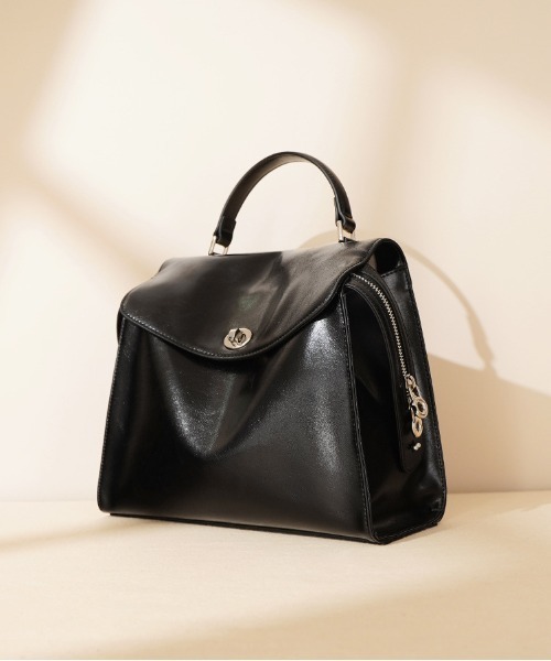 NiiNa(ニーナ)の「【 NiiNa / ニーナ 】高品質牛革 2way クラシック スクエアフォルム レザーリュック(バックパック/リュック・レディース・ダークブラウン/ブラック/レッド・FREE)」の11枚目の写真