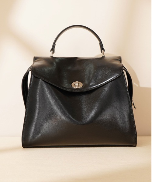 NiiNa(ニーナ)の「【 NiiNa / ニーナ 】高品質牛革 2way クラシック スクエアフォルム レザーリュック(バックパック/リュック・レディース・ダークブラウン/ブラック/レッド・FREE)」の13枚目の写真