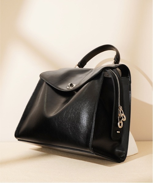 NiiNa(ニーナ)の「【 NiiNa / ニーナ 】高品質牛革 2way クラシック スクエアフォルム レザーリュック(バックパック/リュック・レディース・ダークブラウン/ブラック/レッド・FREE)」の14枚目の写真