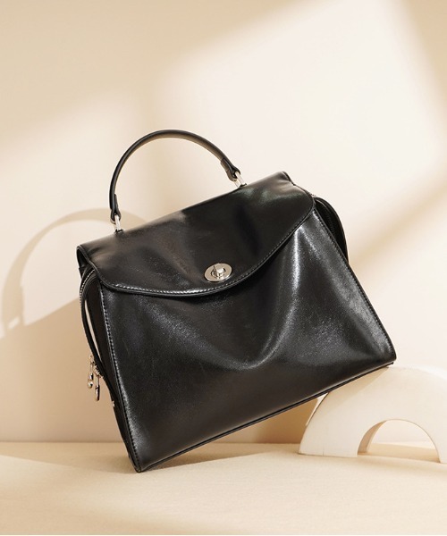 NiiNa(ニーナ)の「【 NiiNa / ニーナ 】高品質牛革 2way クラシック スクエアフォルム レザーリュック(バックパック/リュック・レディース・ダークブラウン/ブラック/レッド・FREE)」の15枚目の写真