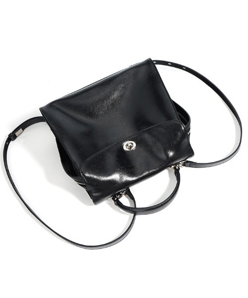 NiiNa(ニーナ)の「【 NiiNa / ニーナ 】高品質牛革 2way クラシック スクエアフォルム レザーリュック(バックパック/リュック・レディース・ダークブラウン/ブラック/レッド・FREE)」の18枚目の写真