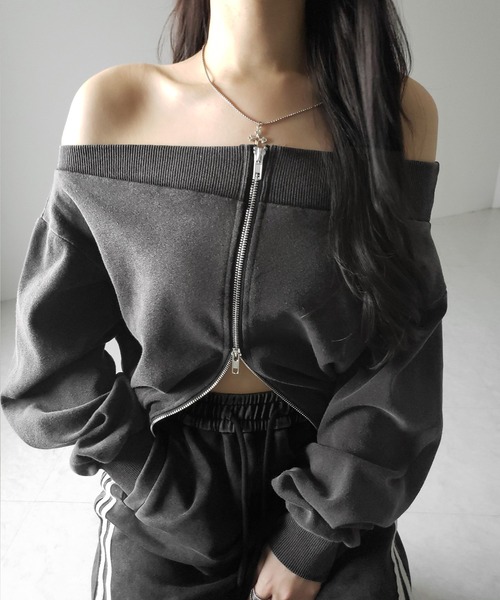 me+em select（ミームセレクト）の「※※【 ２color 】ダブルジップピグメントオフショルスウェットトップス ／ double zip pigment off shoulder sweat tops（その他トップス・レディース・ブルー/グレー・FREE）」の11枚目の写真