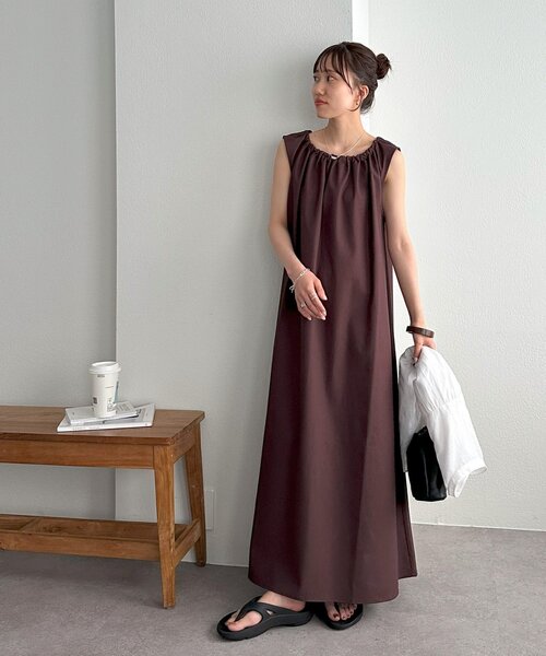 DISCOAT（ディスコート）の「【新色追加!/WEB限定】衿ギャザーノースリワンピース（ワンピース・レディース・ブラック/ホワイト系その他/レッド/ブラウン/グレイッシュベージュ・MEDIUM）」の6枚目の写真