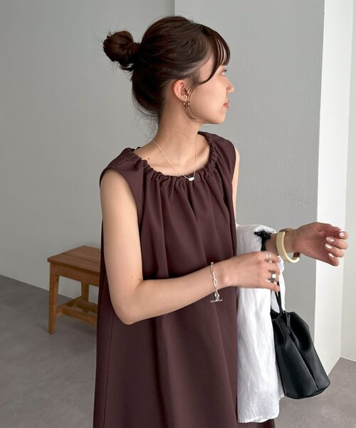 DISCOAT（ディスコート）の「【新色追加!/WEB限定】衿ギャザーノースリワンピース（ワンピース・レディース・ブラック/ホワイト系その他/レッド/ブラウン/グレイッシュベージュ・MEDIUM）」の10枚目の写真