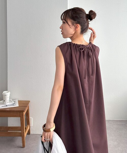 DISCOAT（ディスコート）の「【新色追加!/WEB限定】衿ギャザーノースリワンピース（ワンピース・レディース・ブラック/ホワイト系その他/レッド/ブラウン/グレイッシュベージュ・MEDIUM）」の11枚目の写真