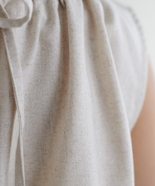 DISCOAT（ディスコート）の「【新色追加!/WEB限定】衿ギャザーノースリワンピース（ワンピース・レディース・ブラック/ホワイト系その他/レッド/ブラウン/グレイッシュベージュ・MEDIUM）」の16枚目の写真