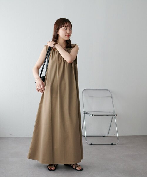 DISCOAT（ディスコート）の「【新色追加!/WEB限定】衿ギャザーノースリワンピース（ワンピース・レディース・ブラック/ホワイト系その他/レッド/ブラウン/グレイッシュベージュ・MEDIUM）」の20枚目の写真