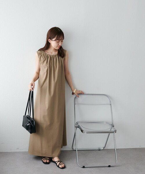 DISCOAT（ディスコート）の「【新色追加!/WEB限定】衿ギャザーノースリワンピース（ワンピース・レディース・ブラック/ホワイト系その他/レッド/ブラウン/グレイッシュベージュ・MEDIUM）」の22枚目の写真