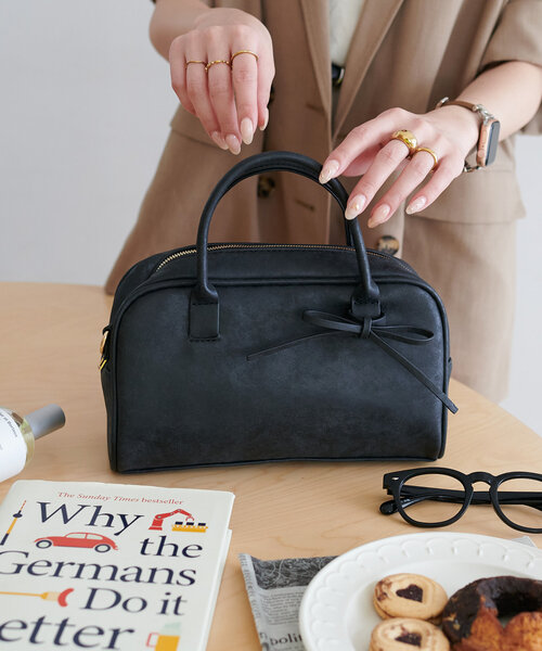 DISCOAT（ディスコート）の「2WAYリボンスクエアボストンバッグ（ボストンバッグ・レディース・ブラック/シルバー/ブラウン・FREE）」の2枚目の写真