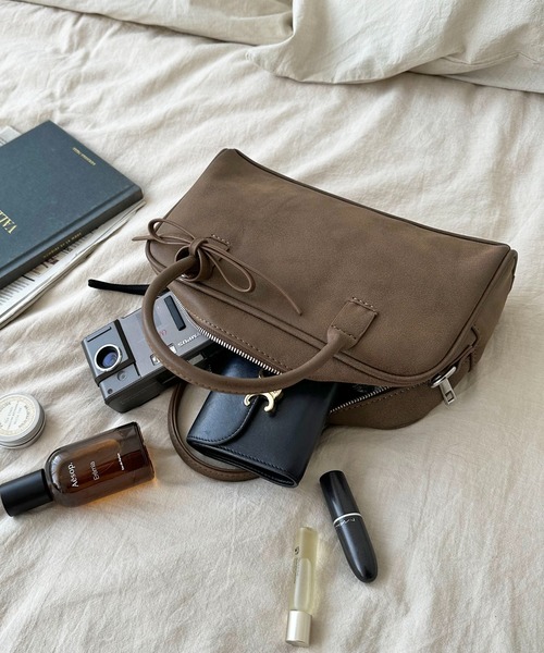 DISCOAT（ディスコート）の「2WAYリボンスクエアボストンバッグ（ボストンバッグ・レディース・ブラック/シルバー/ブラウン・FREE）」の3枚目の写真