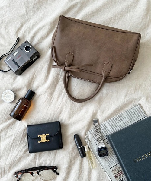 DISCOAT（ディスコート）の「2WAYリボンスクエアボストンバッグ（ボストンバッグ・レディース・ブラック/シルバー/ブラウン・FREE）」の4枚目の写真