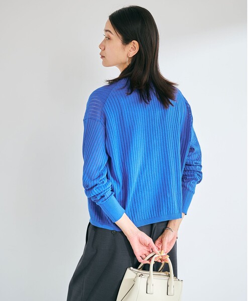 green label relaxing（グリーンレーベルリラクシング）の「シャーリー ハリヌキ Vネック ニット カーディガン -ウォッシャブル-（カーディガン/ボレロ・レディース・ブラック/ホワイト/ダークブラウン/コバルトブルー・FREE）」の21枚目の写真