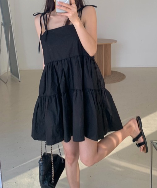 Vipoa(ヴィポア)の「ミニキャミワンピース(ワンピース・レディース・ホワイト/ブラック・FREE)」の1枚目の写真