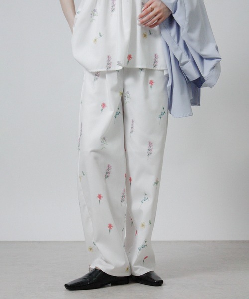 Social GIRL（ソーシャルガール）の「【セットアップ対応】フラワープリントパンツ / 花柄プリントパンツ（その他パンツ・レディース・ブラック/オフホワイト・M）」の6枚目の写真