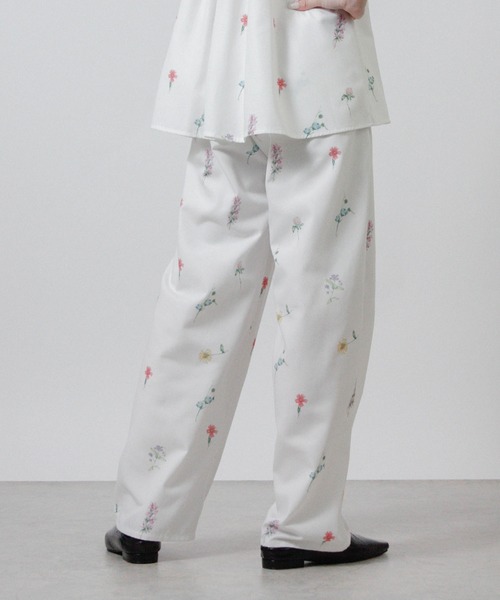 Social GIRL（ソーシャルガール）の「【セットアップ対応】フラワープリントパンツ / 花柄プリントパンツ（その他パンツ・レディース・ブラック/オフホワイト・M）」の8枚目の写真