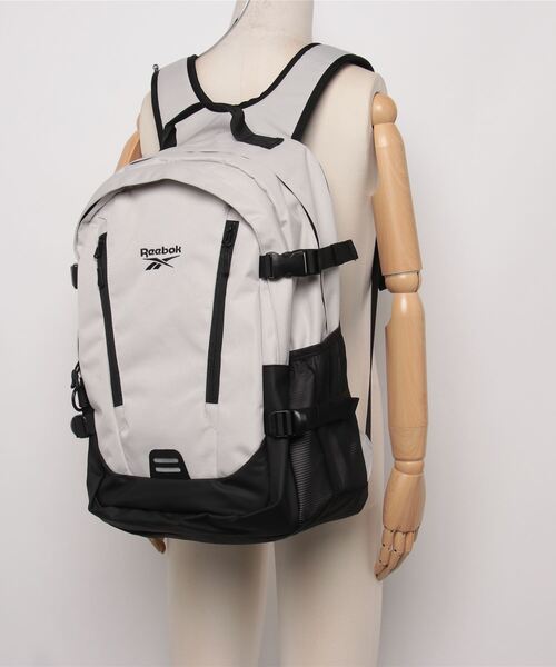 TETE HOMME(テットオム)の「【Reebok/リ-ボック】フロントロゴ刺繍 A4サイズ収納可 バックパック(バックパック/リュック・メンズ・ブラック/アイボリー/チャコールグレー・FREE)」の4枚目の写真