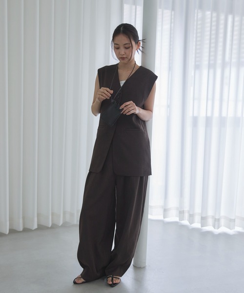 feepur（フェピュール）の「フェイクレザーネックポーチ（ポーチ・レディース・アイボリー/ブラック・FREE）」の7枚目の写真