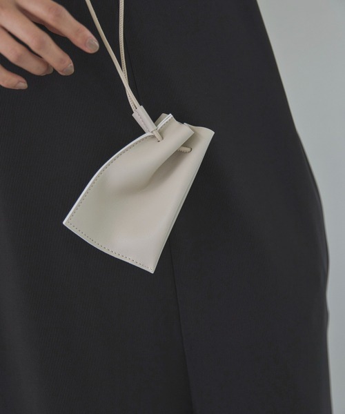 feepur（フェピュール）の「フェイクレザーネックポーチ（ポーチ・レディース・アイボリー/ブラック・FREE）」の17枚目の写真