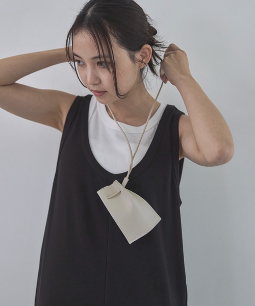 feepur（フェピュール）の「フェイクレザーネックポーチ（ポーチ・レディース・アイボリー/ブラック・FREE）」の16枚目の写真