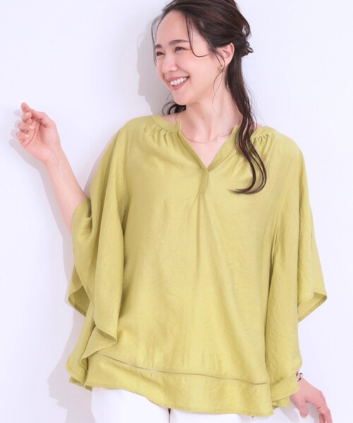 SHOO・LA・RUE(シューラルー)の「【洗える/ひんやり】涼しく体型カバー お袖フレア ドレープブラウス(シャツ/ブラウス・レディース・アイボリー/ブラック/オリーブ/イエロー系その他/チャコールグレー/グリーン系・01/02/03/04)」の6枚目の写真