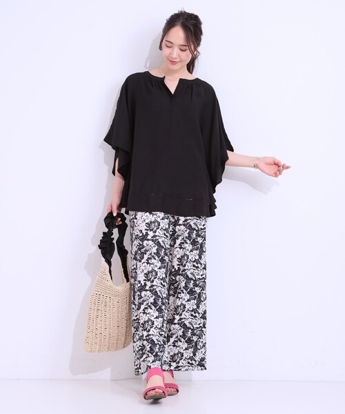 SHOO・LA・RUE(シューラルー)の「【洗える/ひんやり】涼しく体型カバー お袖フレア ドレープブラウス(シャツ/ブラウス・レディース・アイボリー/ブラック/オリーブ/イエロー系その他/チャコールグレー/グリーン系・01/02/03/04)」の9枚目の写真