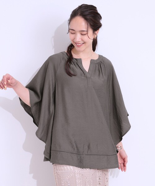 SHOO・LA・RUE(シューラルー)の「【洗える/ひんやり】涼しく体型カバー お袖フレア ドレープブラウス(シャツ/ブラウス・レディース・アイボリー/ブラック/オリーブ/イエロー系その他/チャコールグレー/グリーン系・01/02/03/04)」の11枚目の写真