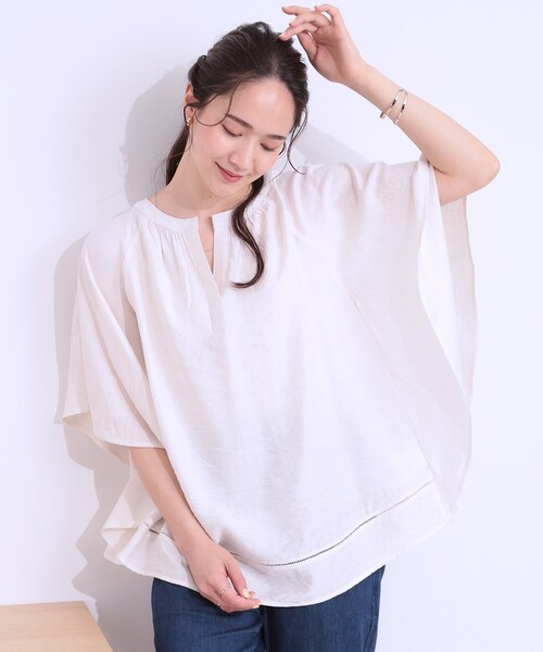 SHOO・LA・RUE(シューラルー)の「【洗える/ひんやり】涼しく体型カバー お袖フレア ドレープブラウス(シャツ/ブラウス・レディース・アイボリー/ブラック/オリーブ/イエロー系その他/チャコールグレー/グリーン系・01/02/03/04)」の15枚目の写真