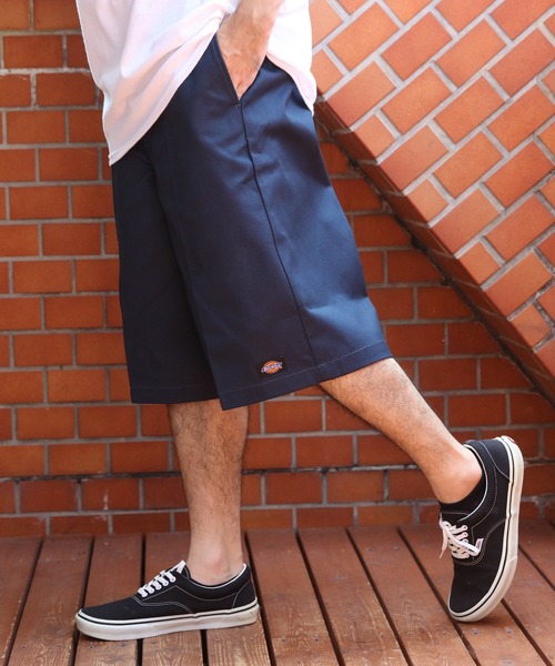 Dickies（ディッキーズ）の「Dickies 13インチポケットワークショーツ（チノパンツ・メンズ・ブラック/ホワイト/カーキ/モスグリーン/グリーン/ピンク/レッド/ブラウン/ブルー/オレンジ/イエロー/ネイビー/パープル/ベージュ/チャコールグレー・28inch/36inch/34inch/30inch/32inch）」の9枚目の写真